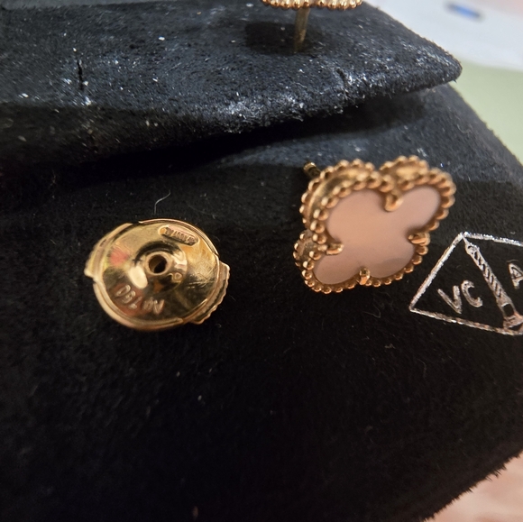 Sweet Alhambra earstuds18K yellow gold, Mother-of-pearl - Picture 5 of 8